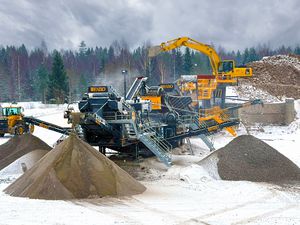 mobile crushing and screening plant