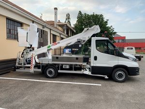 truck-mounted telescopic boom lift