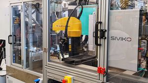 vertical injection moulding machine 1