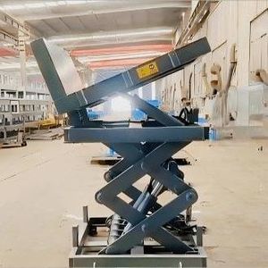 wheeled scissor lift 1