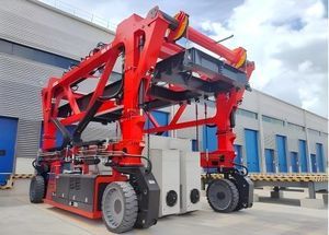 container straddle carrier