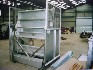hydraulic tipping station