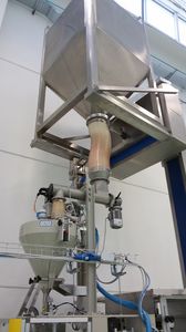 container emptying system