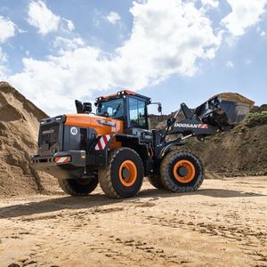 rubber-tired loader