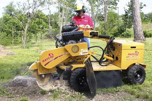 self-propelled stump grinder