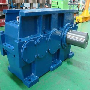 helical gear reducer