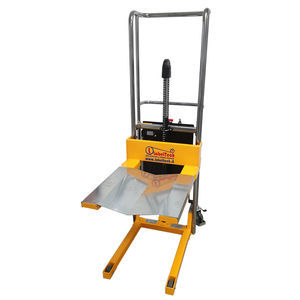 electro-hydraulic stacker truck