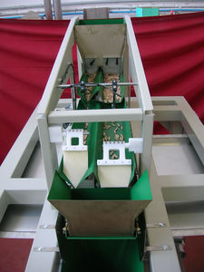 weigher with vibratory feeder