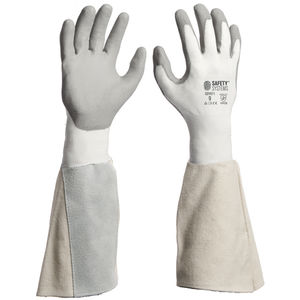 handling safety gloves