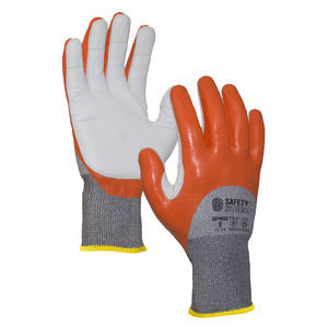 handling safety gloves