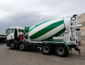 truck-mounted concrete mixer