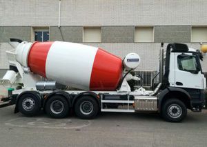 truck-mounted concrete mixer
