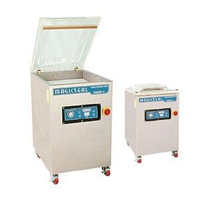 automatic packaging machine / vacuum / for the food industry
