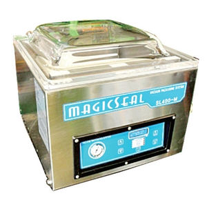 automatic packaging machine / vacuum / for the food industry