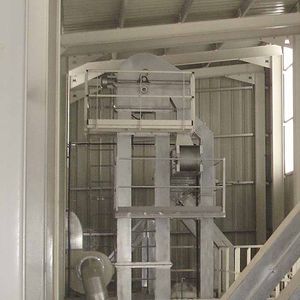 bucket lift / for bulk materials / solids