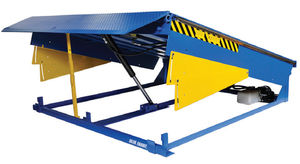 hydraulic dock leveler