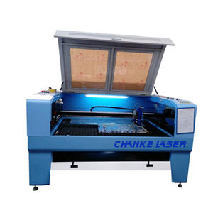 CO2 laser cutting machine