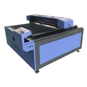 CO2 laser cutting machine