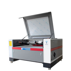 CO2 laser cutting machine