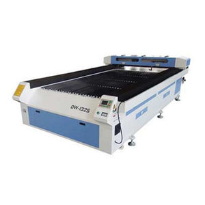 CO2 laser cutting machine