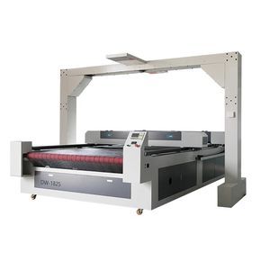 CO2 laser cutting machine