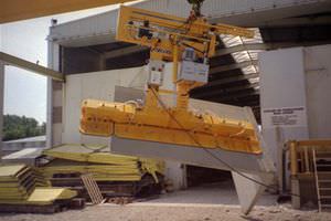 vacuum lifting device for the construction industry / for concrete slabs