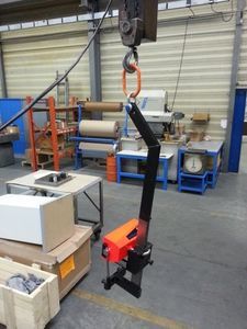 manually switched permanent magnetic lifter