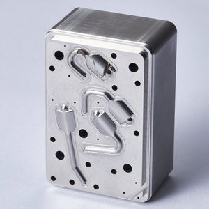 多腔塑料注塑模具