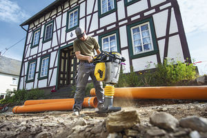 forward travel vibratory plate