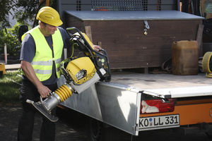 forward travel vibratory plate