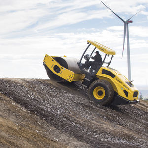 single-cylinder road roller