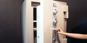 bank safe 1