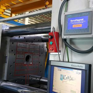 electromagnetic mold changer