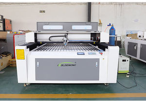 CO2 laser cutting machine