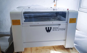 CO2 laser cutting machine