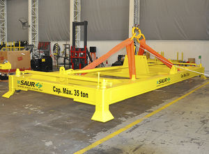 container spreader