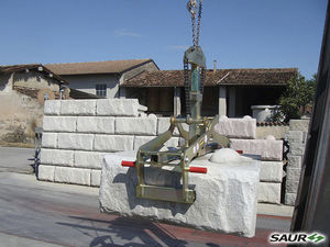 mechanical curbstone laying clamp
