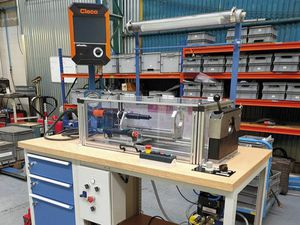 管轧制的长椅上