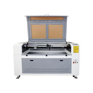 CO2 laser cutting machine