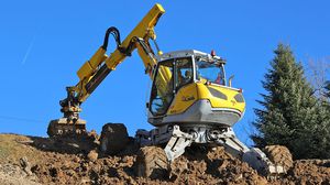 medium excavator 1