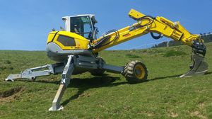 medium excavator