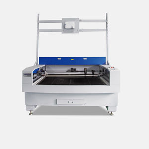 CO2 laser cutting machine