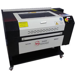 CO2 laser cutting machine