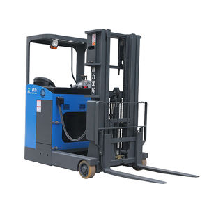 battery-powered reach truck 1