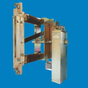 disconnect switch for railway applications