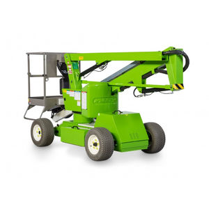 self-propelled telescopic boom lift