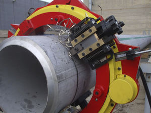 manually-controlled cutting machine / chamfering / for pipe ends / hydraulic