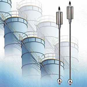 magnetostrictive level transmitter / for liquids / with digital display / stainless steel
