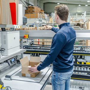 height-adjustable packing station 1