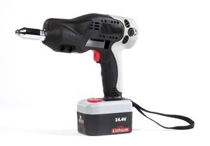battery-powered riveting tool